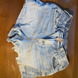 Cute No-gap, high rise jean shorts! 💙💙💙